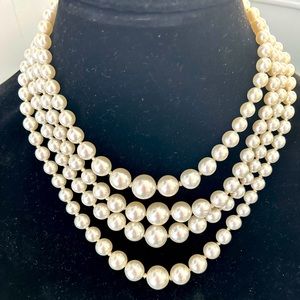 CLEARANCE!   Vintage 4 sting graduated pearl necklace